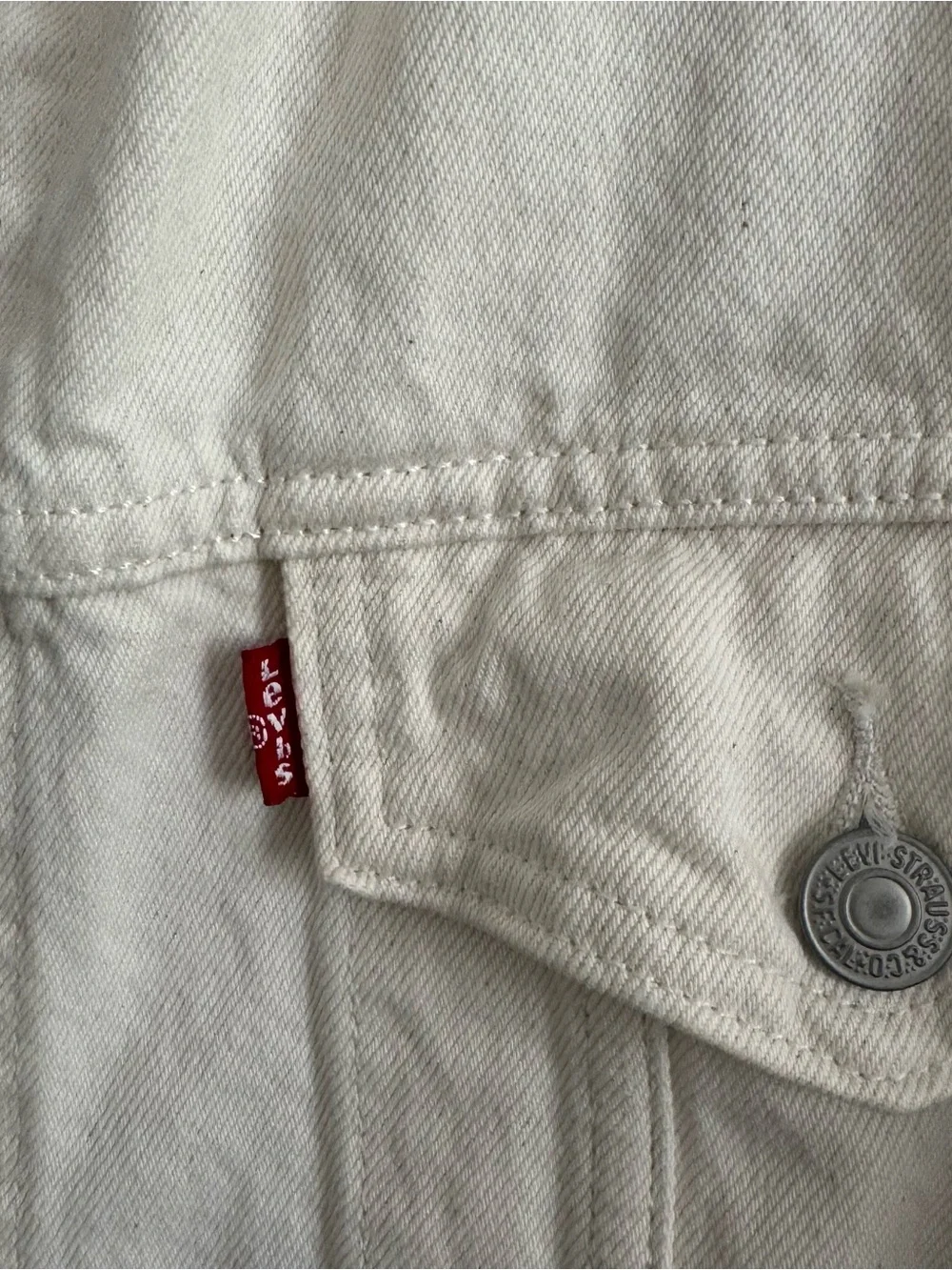 Levi’s Oversized White Denim Jacket Shacket Size XL